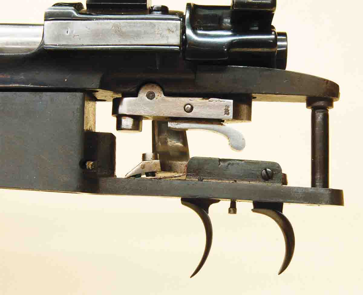 When the mechanism is set, the arm of the rear trigger is down inside the trigger box.